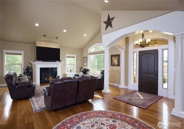 Photo 4 of Single family home for sale at 404 Coyote Ridge Dr, Walla Walla, WA 99362 | MLS# NWM2567672 | Listing updated on 2026-09-30