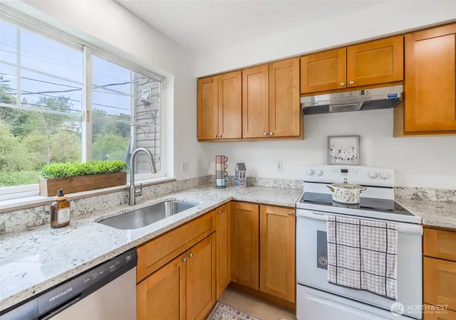 Photo 2 of Townhouse for sale at 5914 35th Avenue S #B, Seattle, WA 98118 | MLS# NWM2567680 | Listing updated on 2026-09-29