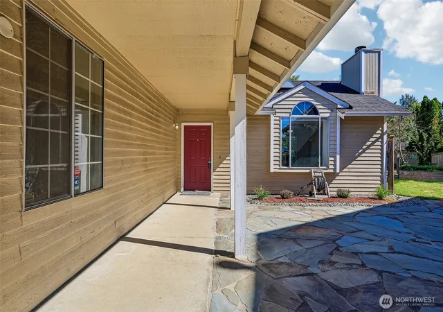 Photo 3 of Sale Pending at 1643 S 245th Place, Des Moines, WA 98198 | MLS# NWM2567701 | Listing updated on 2026-09-30
