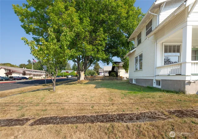 Photo 4 of Single family home for sale at 503 S Peabody St, Port Angeles, WA 98362 | MLS# NWM2567713 | Listing updated on 2026-09-29