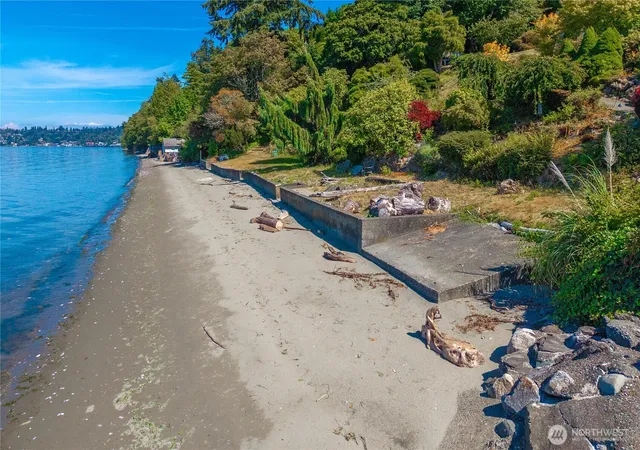 Photo 4 of Single family home for sale at 29903 Marine View Dr SW, Federal Way, WA 98023 | MLS# NWM2567729 | Listing updated on 2026-09-30