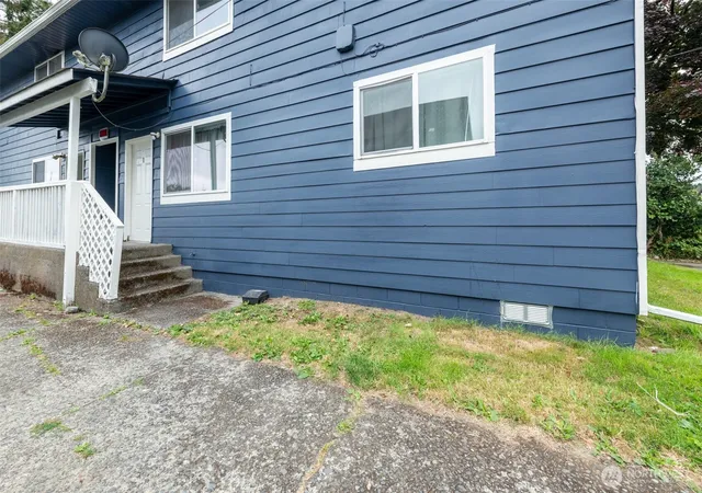 Photo 2 of Multi family home for sale at 2821 Simpson Ave, Hoquiam, WA 98550 | MLS# NWM2567739 | Listing updated on 2026-10-06