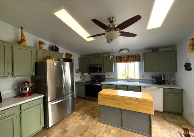 Photo 3 of Manufactured home for sale at 13 Cloudia Ln, Republic, WA 99166 | MLS# NWM2567756 | Listing updated on 2026-09-23