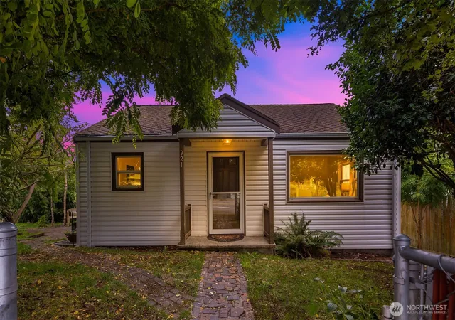 Photo 1 of Contingent at 921 Sw 102nd Street, Seattle, WA 98146 | MLS# NWM2567760 | Listing updated on 2026-09-23