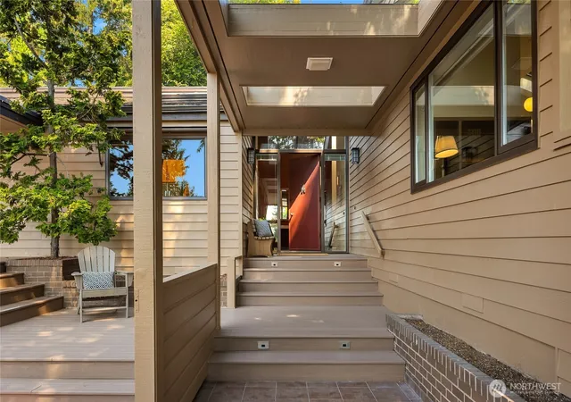 Photo 4 of Single family home for sale at 5919 77th Avenue SE, Mercer Island, WA 98040 | MLS# NWM2567764 | Listing updated on 2026-09-23