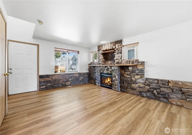 Photo 4 of Single family home for sale at 808 28th Avenue SE, Puyallup, WA 98374 | MLS# NWM2567768 | Listing updated on 2026-09-22