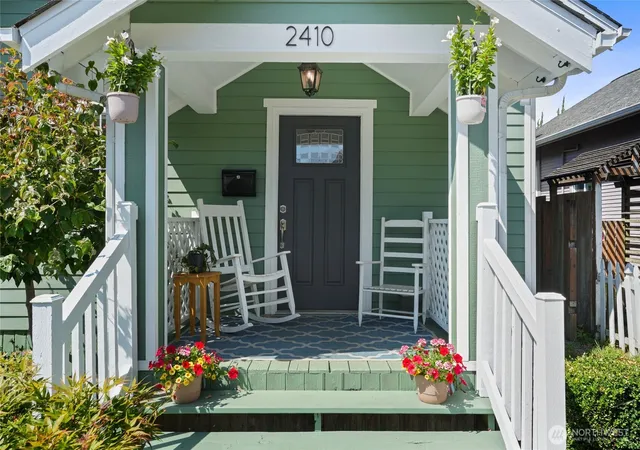 Photo 3 of Sale Pending at 2410 Highland Ave, Everett, WA 98201 | MLS# NWM2567778 | Listing updated on 2026-09-25