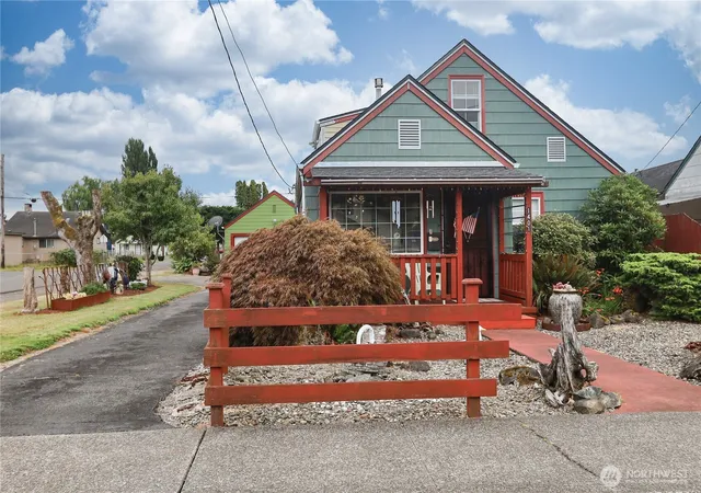 Photo 1 of Sale Pending at 1401 Bay Ave, Aberdeen, WA 98520 | MLS# NWM2567792 | Listing updated on 2026-09-25