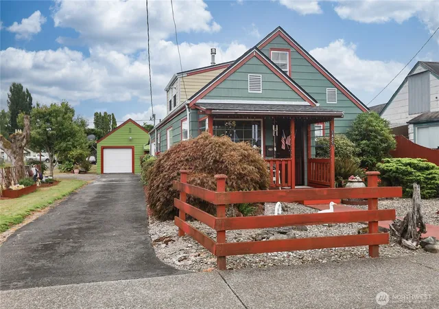 Photo 2 of Sale Pending at 1401 Bay Ave, Aberdeen, WA 98520 | MLS# NWM2567792 | Listing updated on 2026-09-25