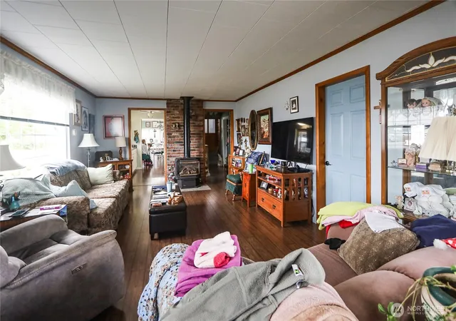 Photo 3 of Sale Pending at 1401 Bay Ave, Aberdeen, WA 98520 | MLS# NWM2567792 | Listing updated on 2026-09-25