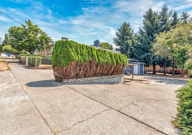 Photo 3 of Single family home for sale at 2515 S Willow St, Seattle, WA 98108 | MLS# NWM2567805 | Listing updated on 2026-10-21