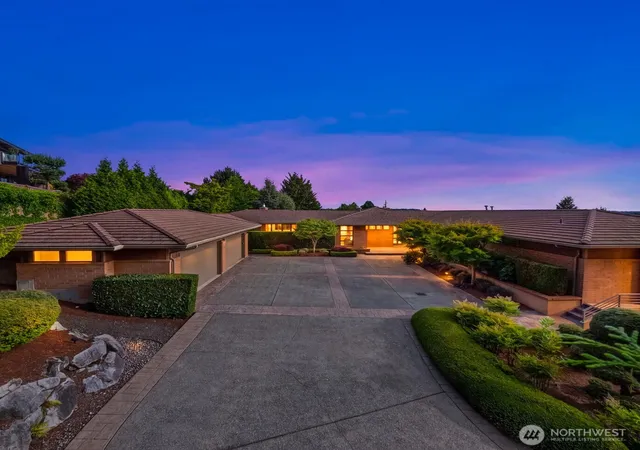 Photo 3 of Mansion for sale at 8635 Ne 19th Place, Clyde Hill, WA 98004 | MLS# NWM2567806 | Listing updated on 2026-09-23