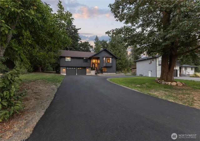 Photo 1 of Contingent at 2207 186th Avenue E, Lake Tapps, WA 98391 | MLS# NWM2567807 | Listing updated on 2026-09-23