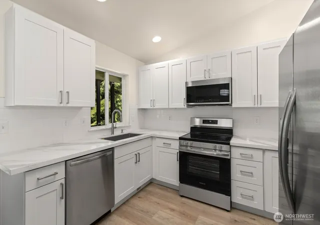 Photo 4 of Single family home for sale at 7508 Tyee Rd, Everett, WA 98203 | MLS# NWM2567827 | Listing updated on 2026-09-24