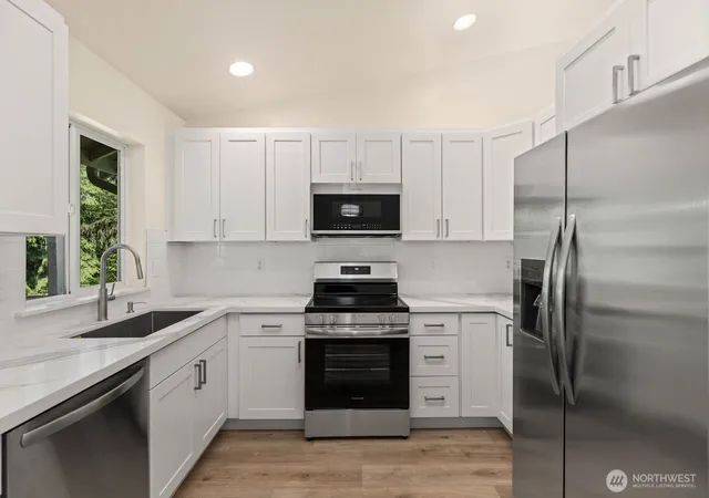 Photo 3 of Single family home for sale at 7508 Tyee Rd, Everett, WA 98203 | MLS# NWM2567827 | Listing updated on 2026-09-24