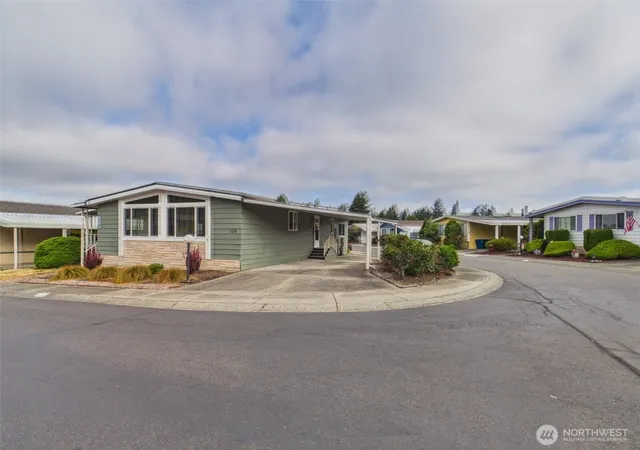Photo 2 of Manufactured home for sale at 11436 Se 208th Street #106, Kent, WA 98031 | MLS# NWM2567842 | Listing updated on 2026-09-23