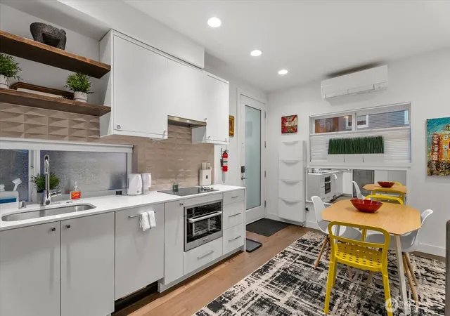 Photo 3 of Townhouse for sale at 1116 13th Avenue #D, Seattle, WA 98122 | MLS# NWM2567848 | Listing updated on 2026-09-23