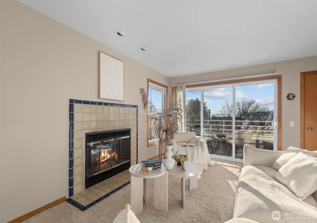 Photo 4 of Sale Pending at 3200 Alki Ave SW #301, Seattle, WA 98116 | MLS# NWM2567861 | Listing updated on 2026-09-28