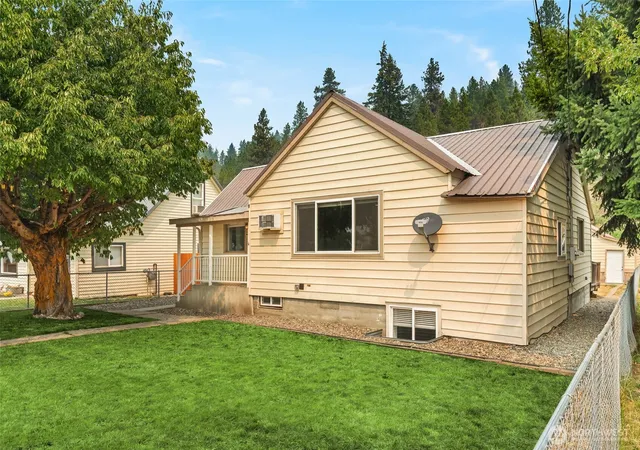 Photo 2 of Sale Pending at 403 E 3rd Street, Cle Elum, WA 98922 | MLS# NWM2567890 | Listing updated on 2026-09-23