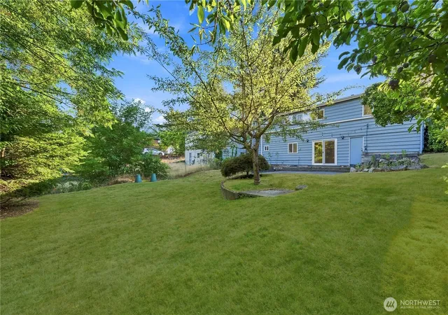 Photo 3 of Single family home for sale at 11526 3rd Avenue NE, Seattle, WA 98125 | MLS# NWM2567914 | Listing updated on 2026-10-02