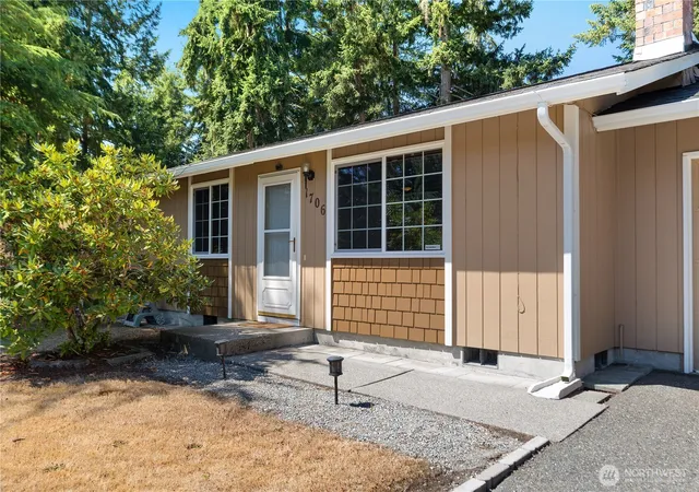 Photo 3 of Single family home for sale at 1706 Foxfire Dr Se, Olympia, WA 98513 | MLS# NWM2567923 | Listing updated on 2026-09-29
