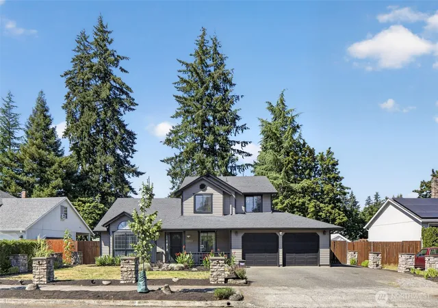 Photo 2 of Single family home for sale at 14002 Ne 7th Circle, Vancouver, WA 98684 | MLS# NWM2567934 | Listing updated on 2026-09-30