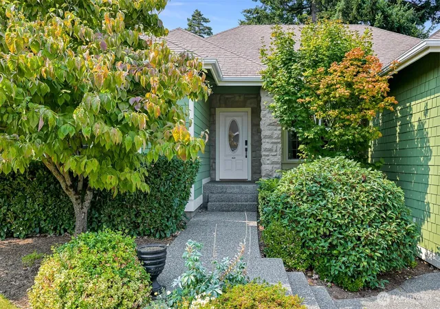 Photo 2 of Sale Pending at 909 Nevada St, Bellingham, WA 98229 | MLS# NWM2567946 | Listing updated on 2026-09-28