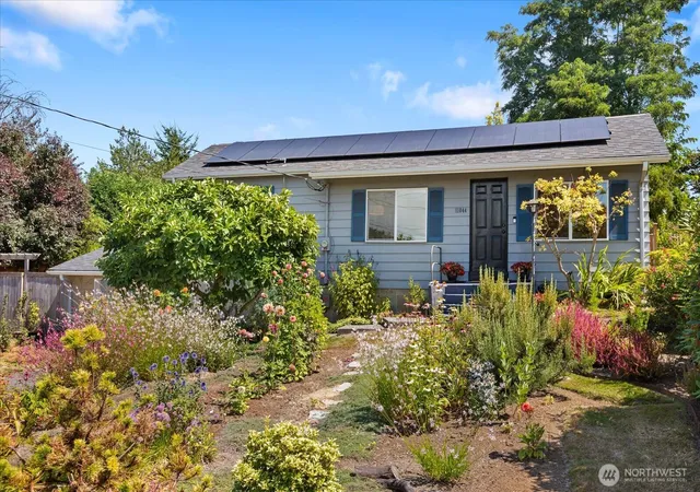 Photo 2 of Single family home for sale at 11044 26th Avenue Sw, Seattle, WA 98146 | MLS# NWM2567954 | Listing updated on 2026-10-01