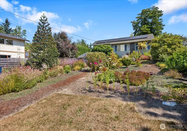 Photo 3 of Single family home for sale at 11044 26th Avenue Sw, Seattle, WA 98146 | MLS# NWM2567954 | Listing updated on 2026-10-01