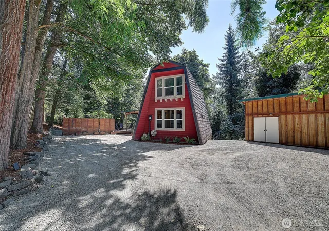 Photo 2 of Sale Pending at 21654 98th Avenue S, Kent, WA 98031 | MLS# NWM2567975 | Listing updated on 2026-09-27