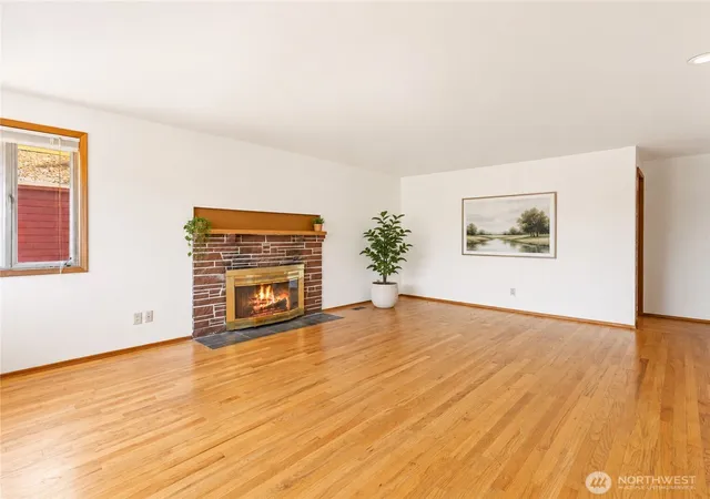 Photo 3 of Single family home for sale at 11549 N Park Ave N, Seattle, WA 98133 | MLS# NWM2568002 | Listing updated on 2026-09-23