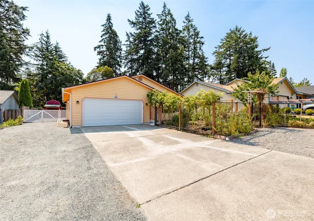 Photo 2 of Single family home for sale at 1961 Ne 9th Avenue, Oak Harbor, WA 98277 | MLS# NWM2568008 | Listing updated on 2026-09-24