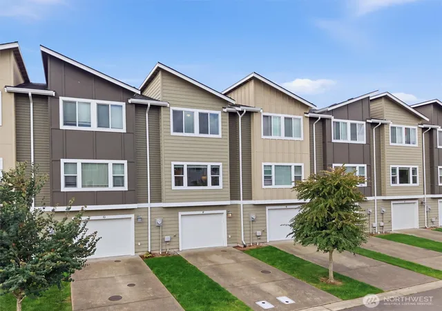 Photo 2 of Townhouse for sale at 17416 118th Avenue Ct E #F, Puyallup, WA 98374 | MLS# NWM2568018 | Listing updated on 2026-09-23