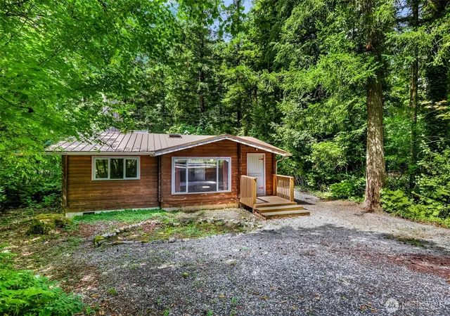 Photo 1 of Sale Pending at 6105 Poppy Ct, Maple Falls, WA 98266 | MLS# NWM2568031 | Listing updated on 2026-09-25