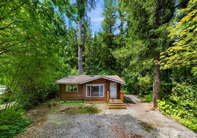 Photo 2 of Sale Pending at 6105 Poppy Ct, Maple Falls, WA 98266 | MLS# NWM2568031 | Listing updated on 2026-09-25