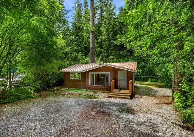 Photo 3 of Sale Pending at 6105 Poppy Ct, Maple Falls, WA 98266 | MLS# NWM2568031 | Listing updated on 2026-09-25