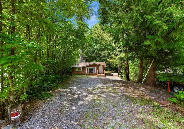 Photo 3 of Sale Pending at 6105 Poppy Ct, Maple Falls, WA 98266 | MLS# NWM2568031 | Listing updated on 2026-09-25