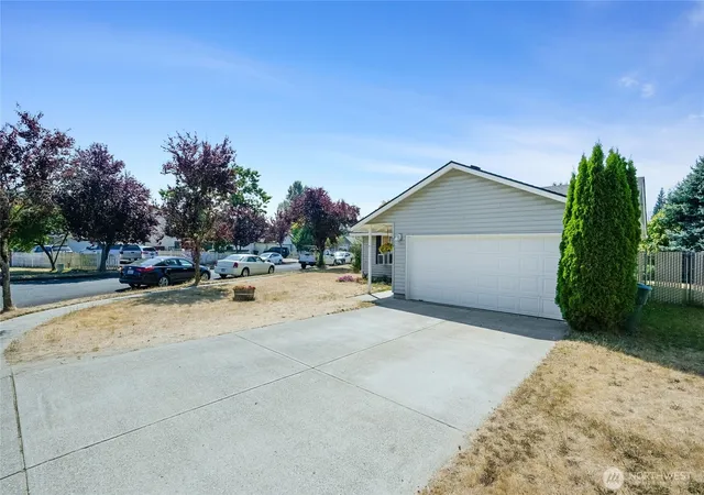 Photo 3 of Sale Pending at 159 Decatur Dr, Kelso, WA 98626 | MLS# NWM2568046 | Listing updated on 2026-09-25