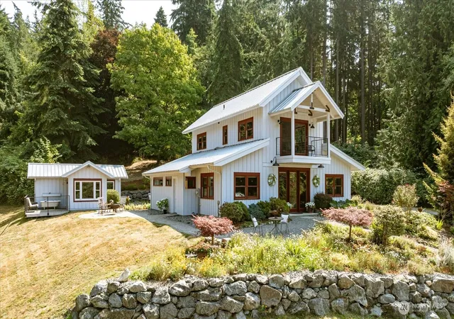 Photo 1 of Single family home for sale at 8015 Cultus Bay Rd, Clinton, WA 98236 | MLS# NWM2568051 | Listing updated on 2026-09-30