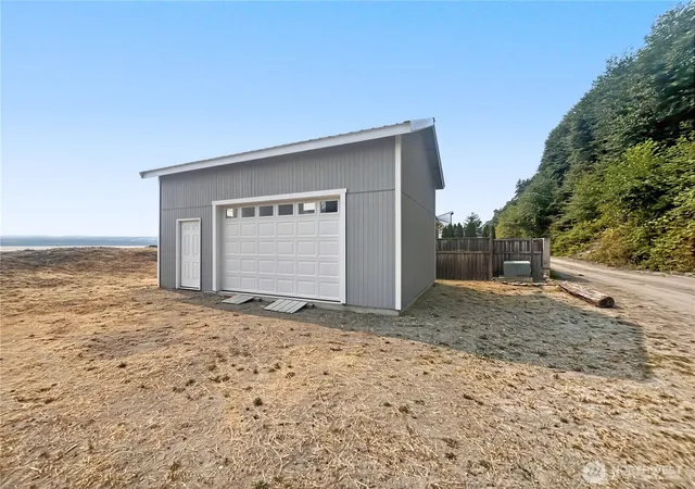 Photo 2 of Single family home for sale at 41 S H Beach Way, Everett, WA 98206 | MLS# NWM2568058 | Listing updated on 2026-09-23