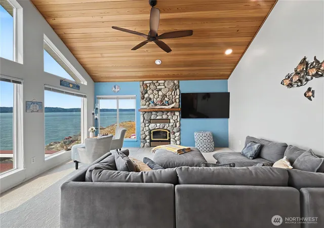 Photo 3 of Single family home for sale at 41 S H Beach Way, Everett, WA 98206 | MLS# NWM2568058 | Listing updated on 2026-09-23