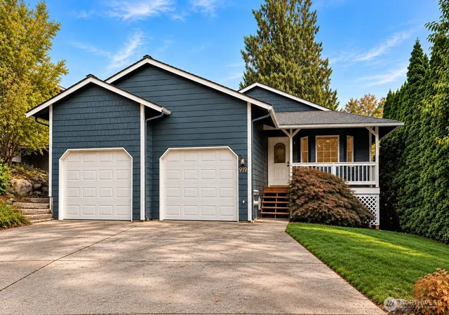 Single family home for sale at 919 Ryan Ct, Snohomish, WA 98290 | MLS# NWM2568078