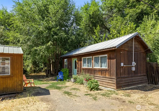 Photo 3 of Sale Pending at 606 S Pearl St, Ellensburg, WA 98926 | MLS# NWM2568090 | Listing updated on 2026-09-25