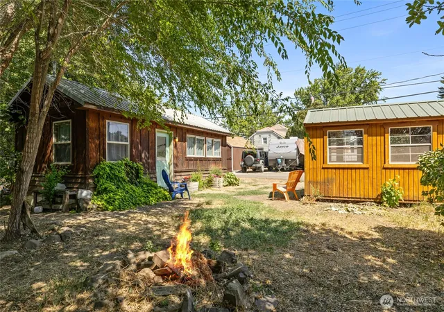 Photo 3 of Sale Pending at 606 S Pearl St, Ellensburg, WA 98926 | MLS# NWM2568090 | Listing updated on 2026-09-25