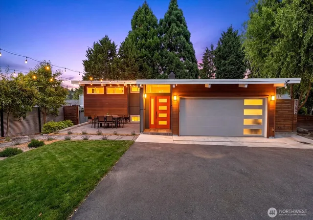 Photo 1 of Sale Pending at 2752 Ne 103rd Street, Seattle, WA 98125 | MLS# NWM2568100 | Listing updated on 2026-08-28