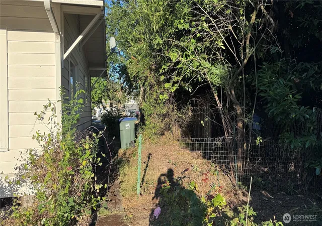 Photo 3 of Sale Pending at 2422 Kulshan St, Bellingham, WA 98225 | MLS# NWM2568103 | Listing updated on 2026-09-22