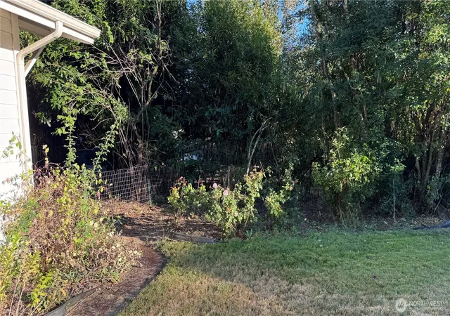 Photo 3 of Sale Pending at 2422 Kulshan St, Bellingham, WA 98225 | MLS# NWM2568103 | Listing updated on 2026-09-22