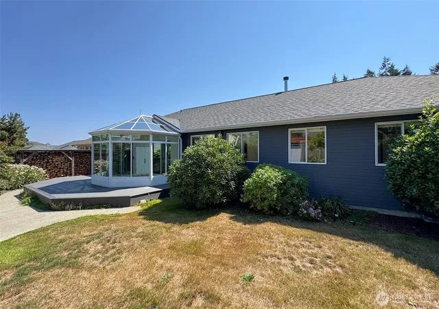 Photo 2 of Single family home for sale at 716 S North St, Port Angeles, WA 98363 | MLS# NWM2568111 | Listing updated on 2026-09-23