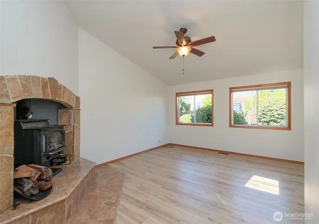 Photo 4 of Single family home for sale at 716 S North St, Port Angeles, WA 98363 | MLS# NWM2568111 | Listing updated on 2026-09-23