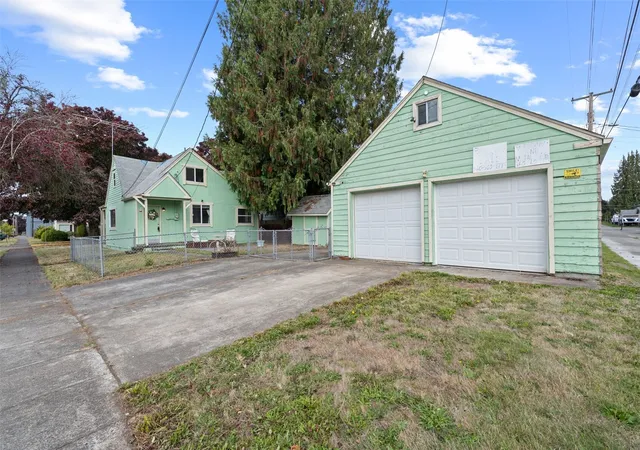 Single family home for sale at 1504 8th Avenue, Longview, WA 98632 | MLS# NWM2568132